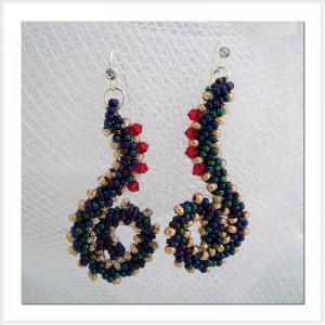 Squiggle earrings with St Petersburg Stitch