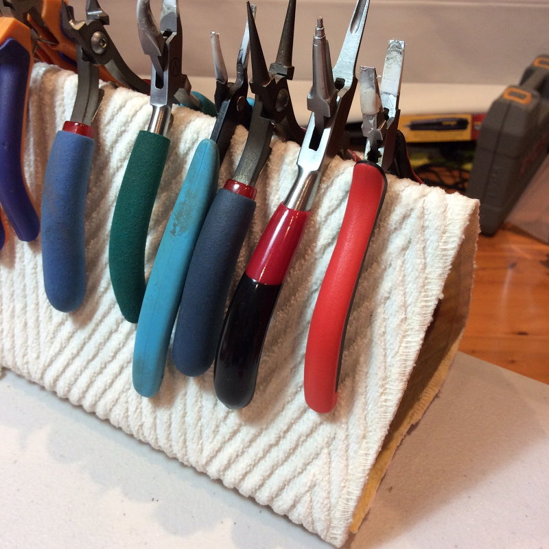 Pliers Stand Holder - Simple How To ・ClearlyHelena