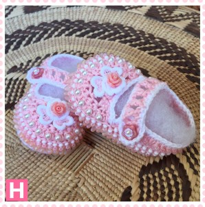 Crochet Pink Flower Baby Shoes ・ClearlyHelena