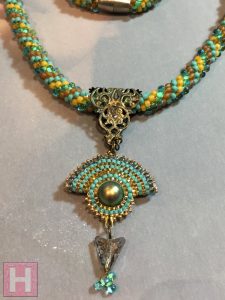 crochet necklace aztec 006